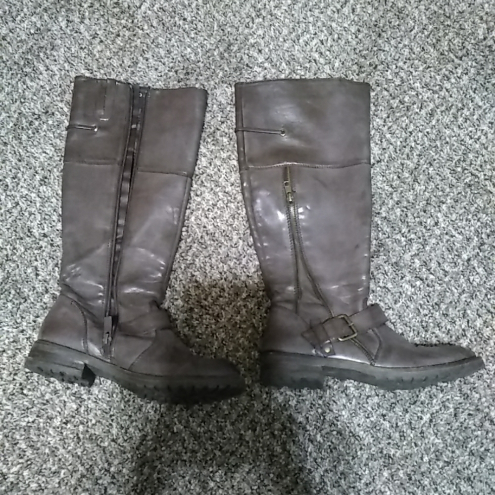 Grey boots size 6